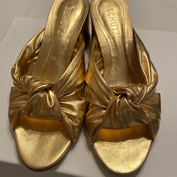 SCHUTZ Made in Brazil Metallic gold Sandals. Size 7 B . NEW Condition - Picture 9 of 9